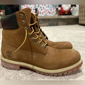 Timberland Men’s Size 9 Boots. Worn a few times. Like New